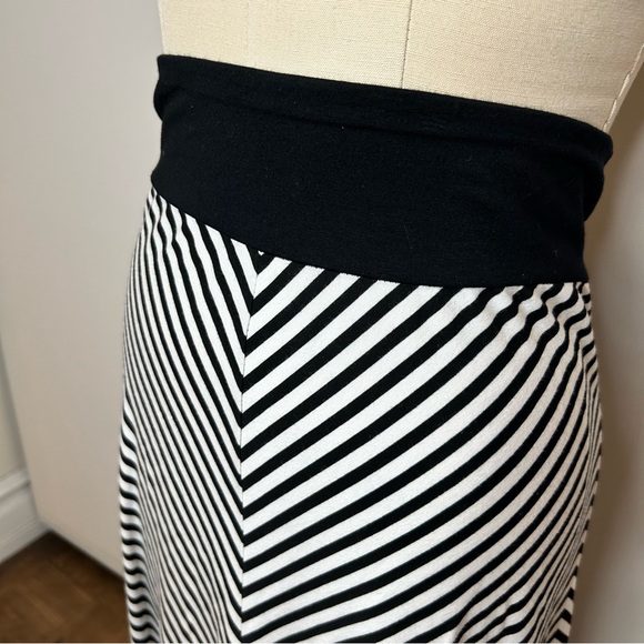 Karen By Karen Kane Herringbone Maxi Skirt NWOT - Picture 2 of 8